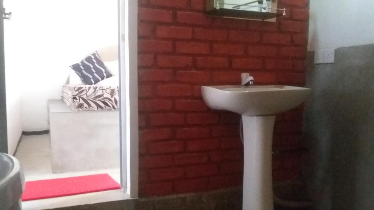 Angry Birds Homestay Habarana Luaran gambar