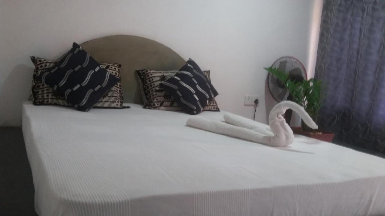 Angry Birds Homestay Habarana Luaran gambar